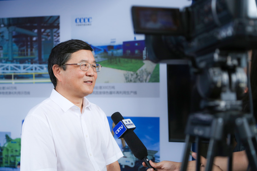 山美股份董事長楊安民接受中國教育電視臺采訪，談建筑垃圾資源化處理