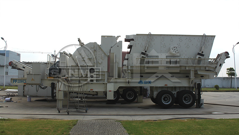 與傳統(tǒng)的固定式破碎機(jī)相比，移動(dòng)破碎站有哪些特點(diǎn)？