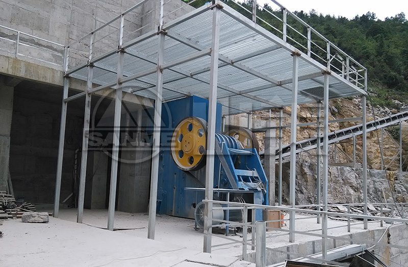 在操作過程中顎式破碎機(jī)突然停止運(yùn)轉(zhuǎn)該如何處理？