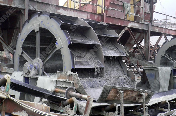 大型骨料生產(chǎn)線，為什么都選擇輪式洗砂機