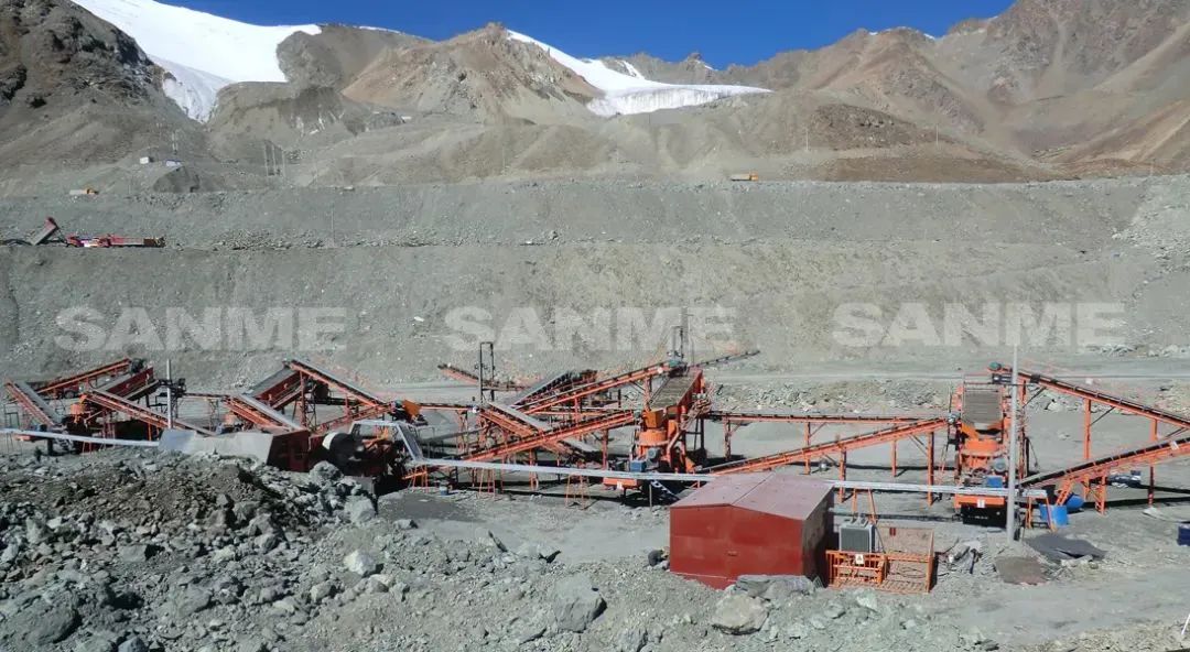 時(shí)產(chǎn)值近600萬(wàn)！山美移動(dòng)式破碎篩分一體站助力江蘇高碳鉻鐵礦破碎項(xiàng)目建設(shè)